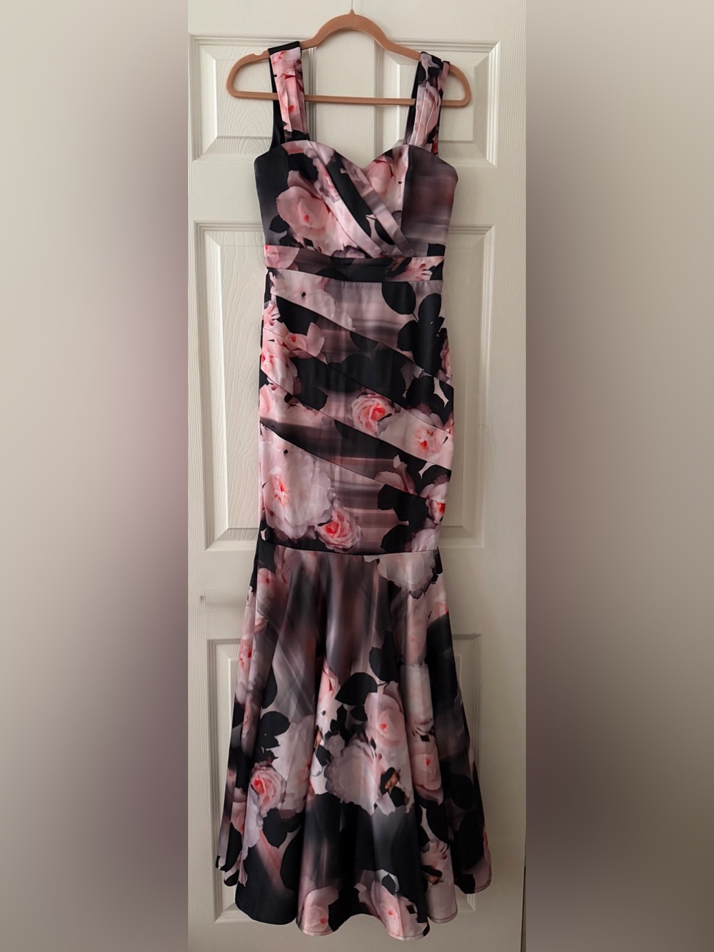 NWT Lipsy VIP Mermaid Dress UK 8 / US 4